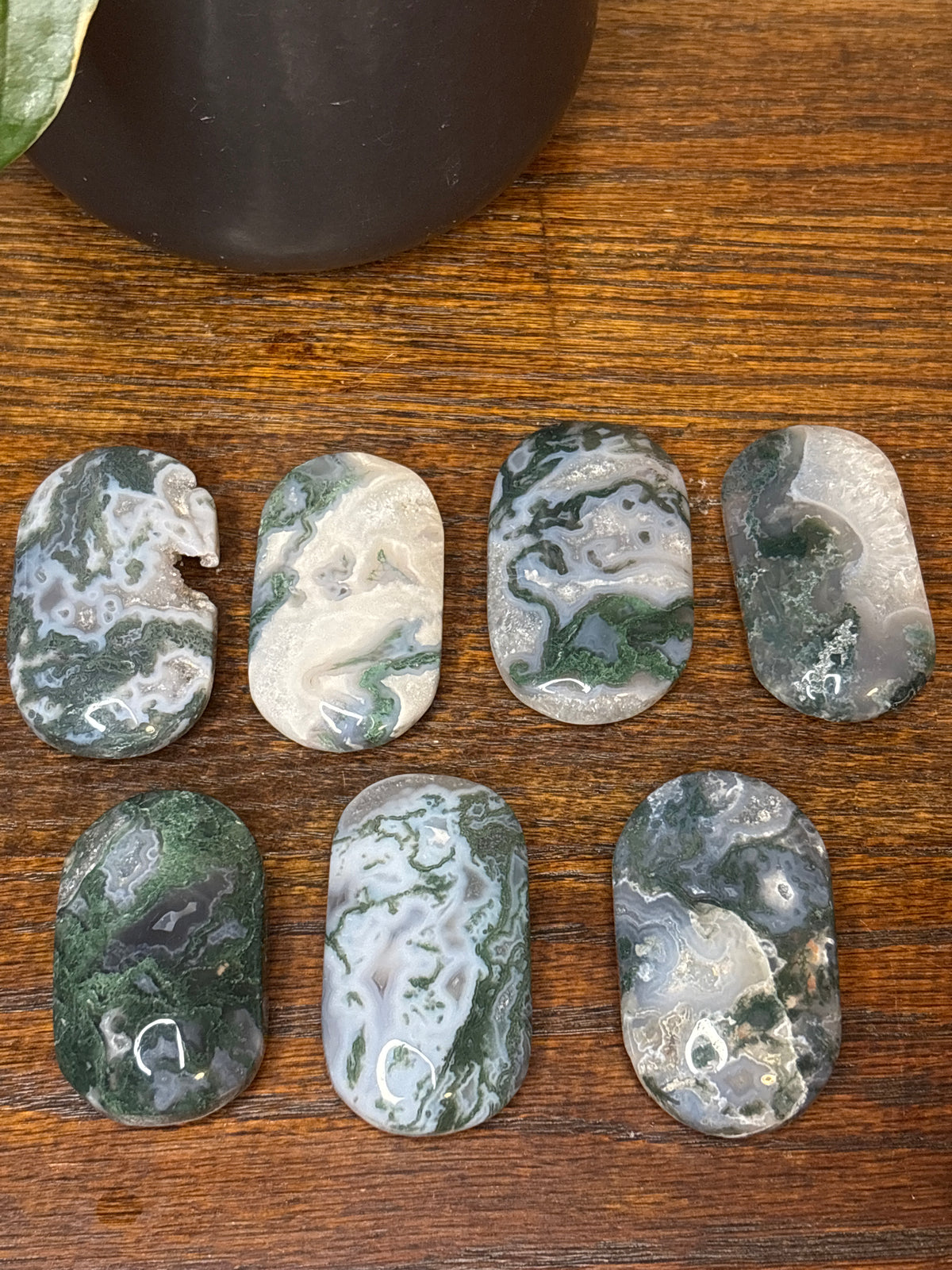 Moss agate palm stones