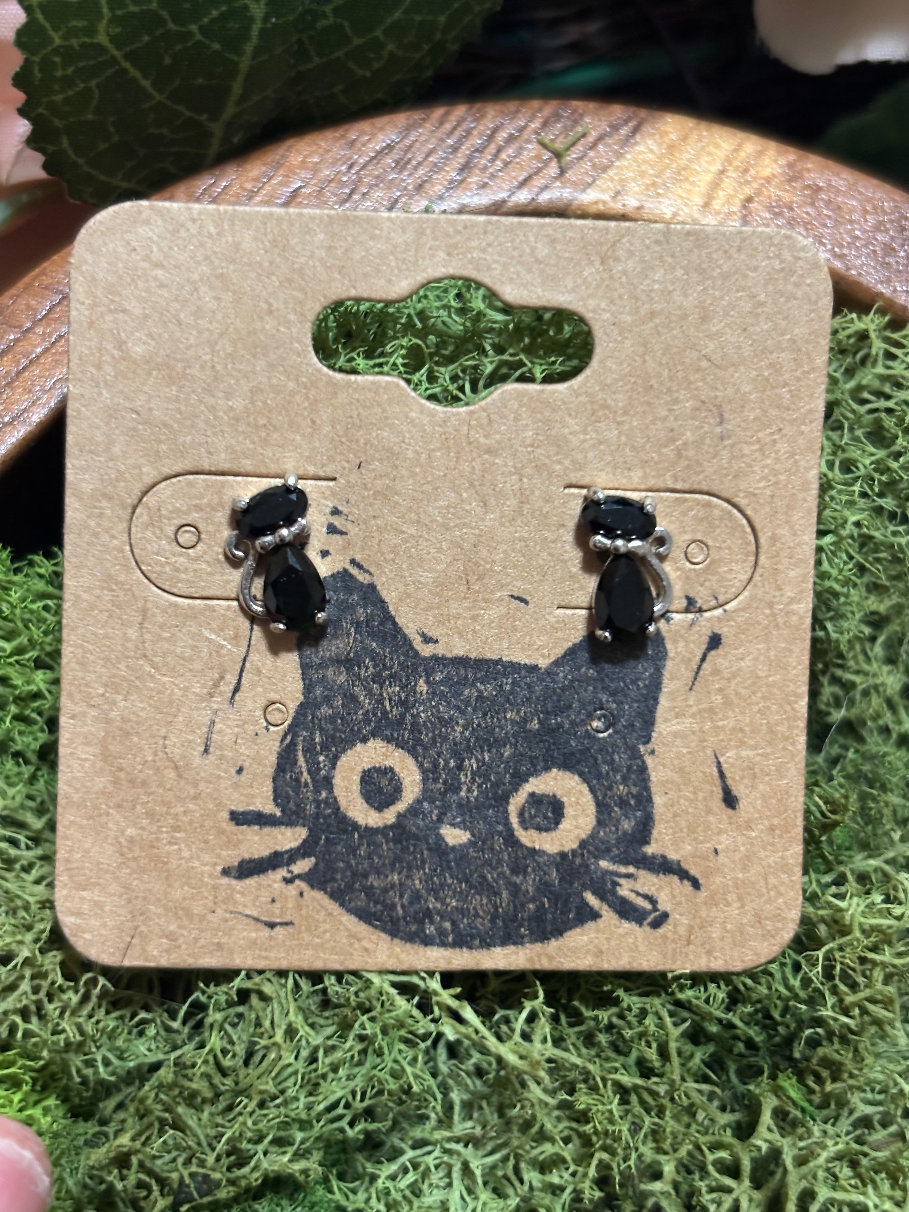 Spinel handsome kitty stud earrings