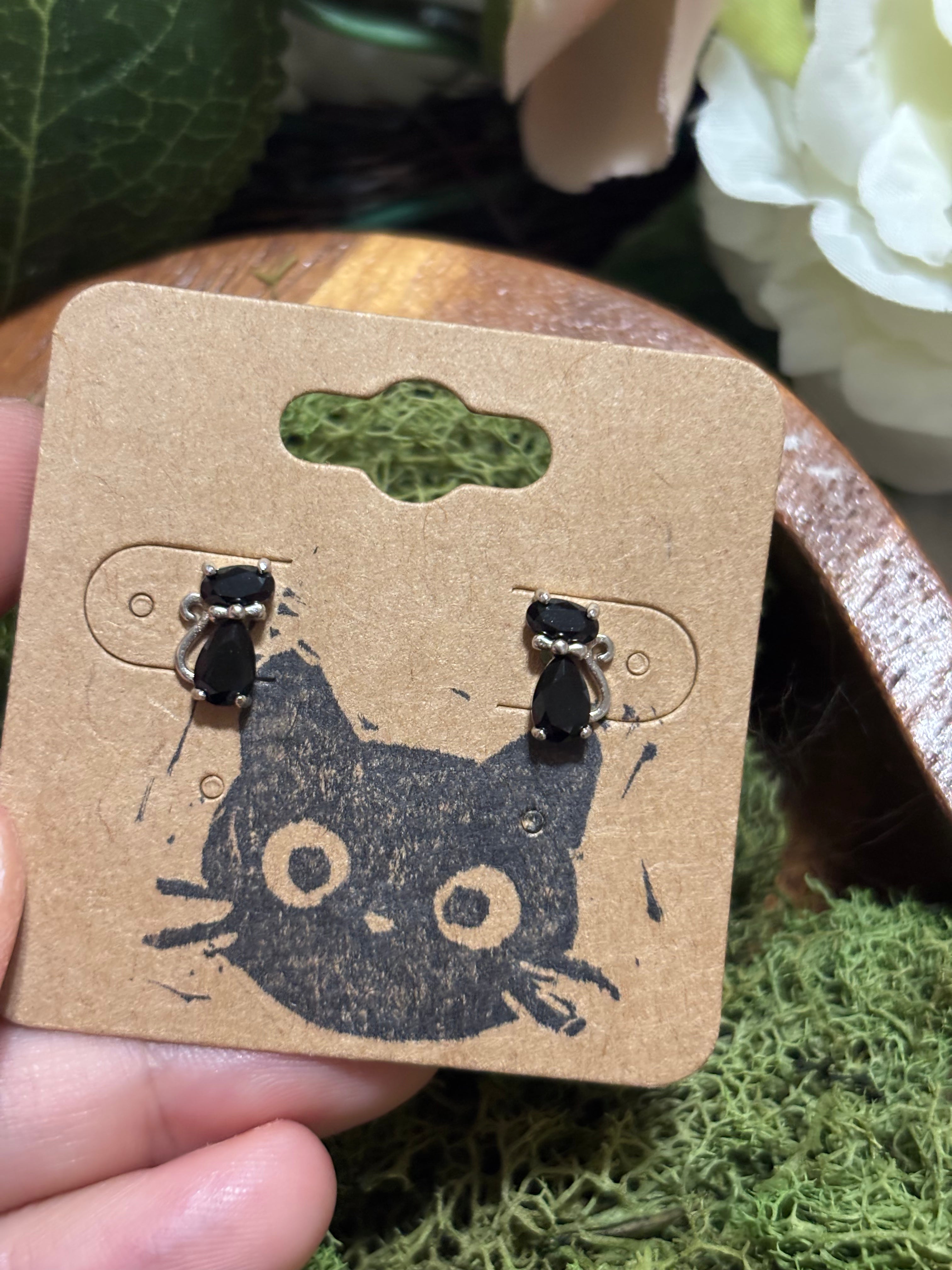 Spinel handsome kitty stud earrings