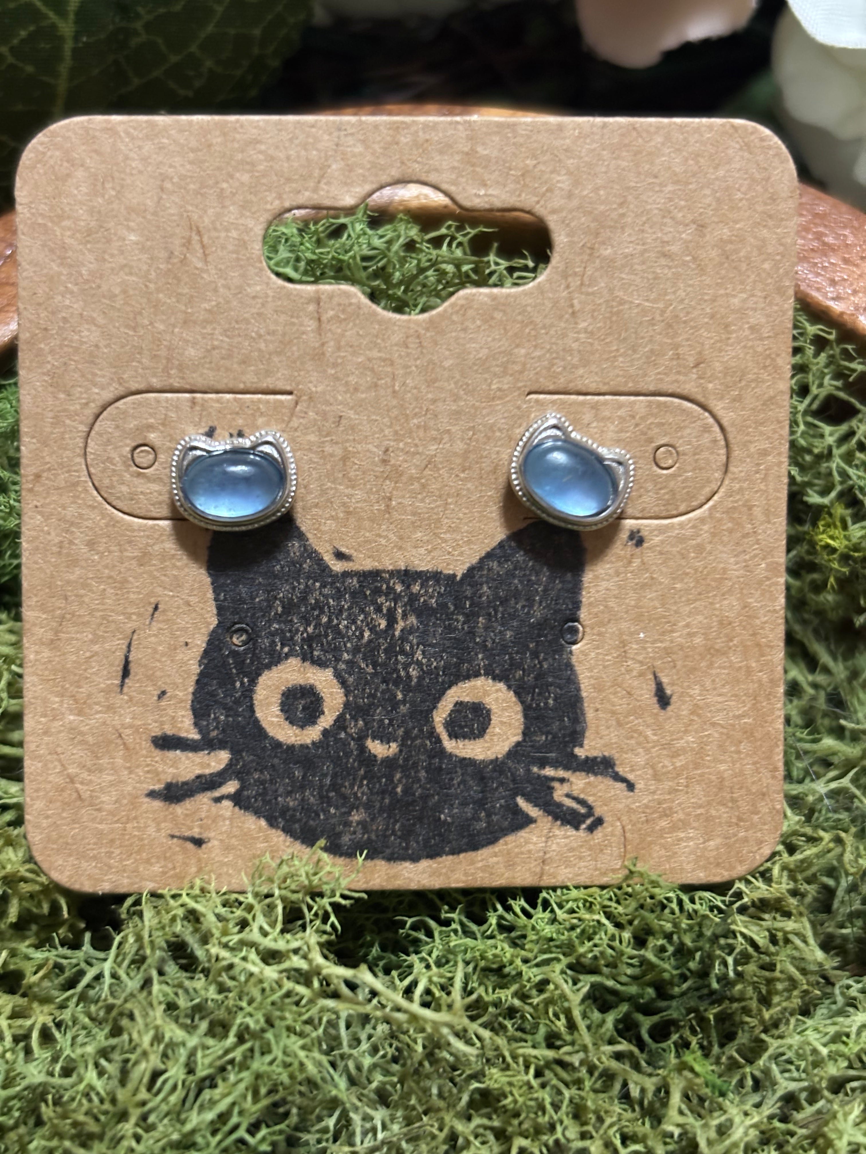 Aquamarine kitty head stud earring