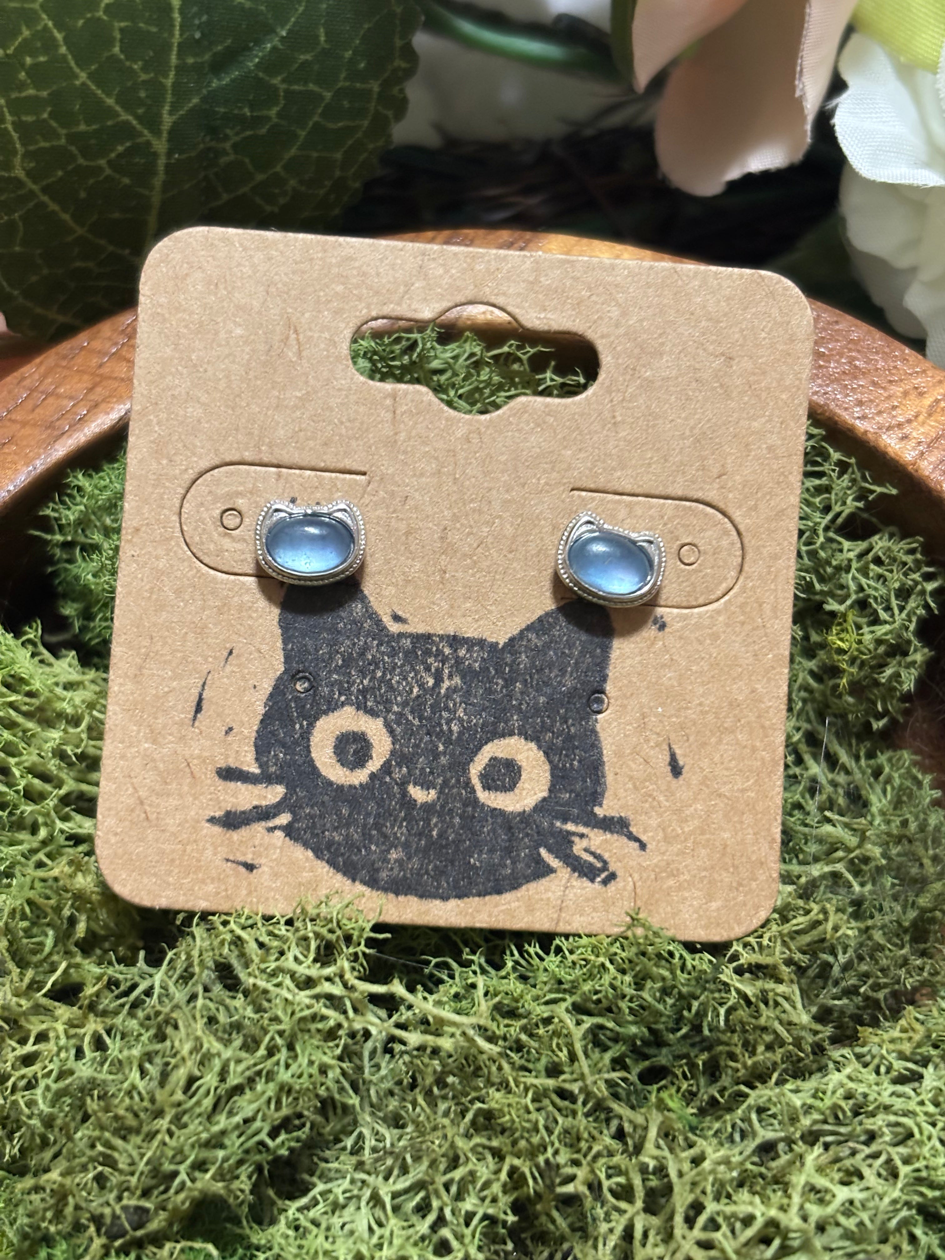 Aquamarine kitty head stud earring
