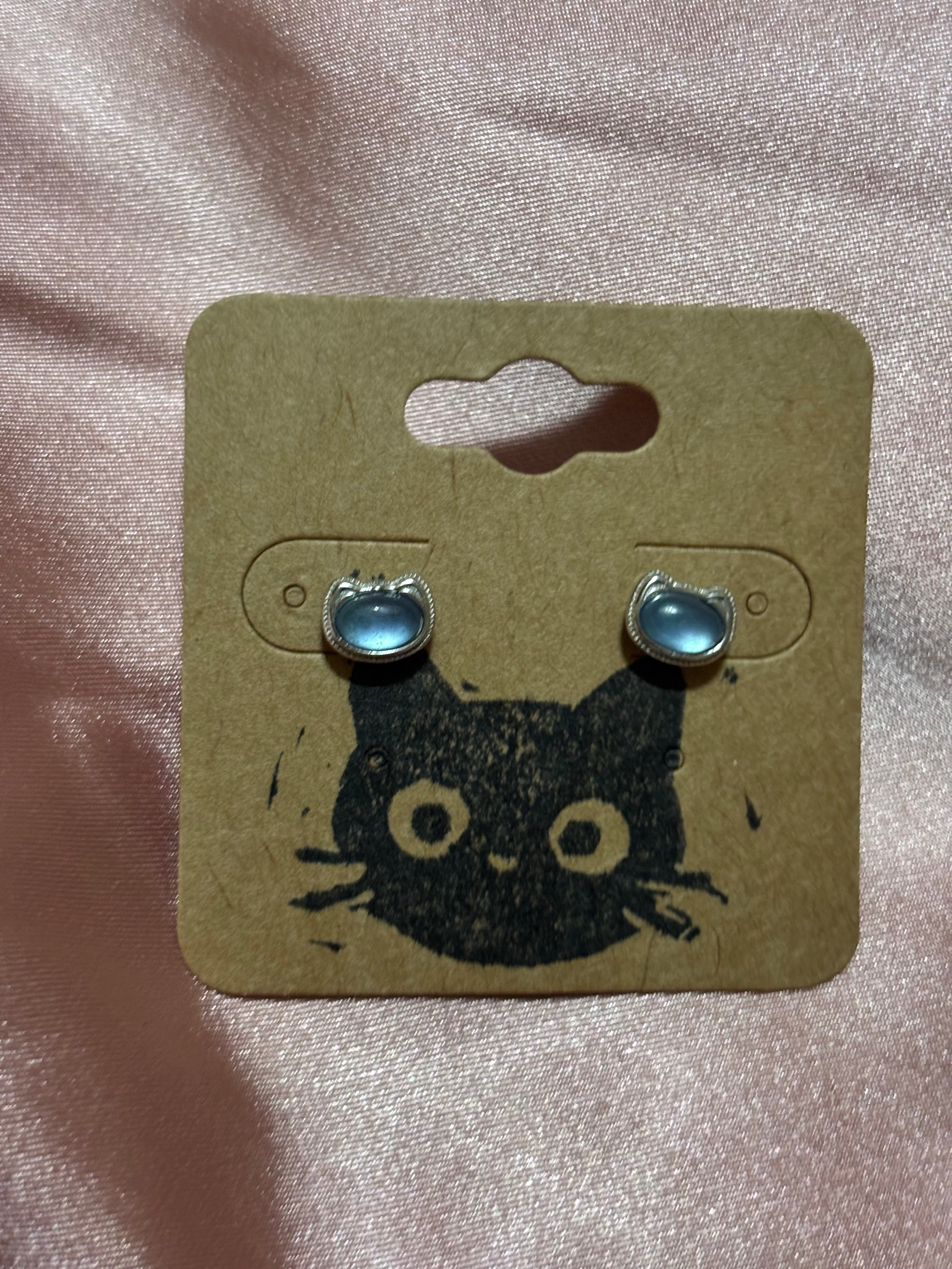Aquamarine kitty head stud earring