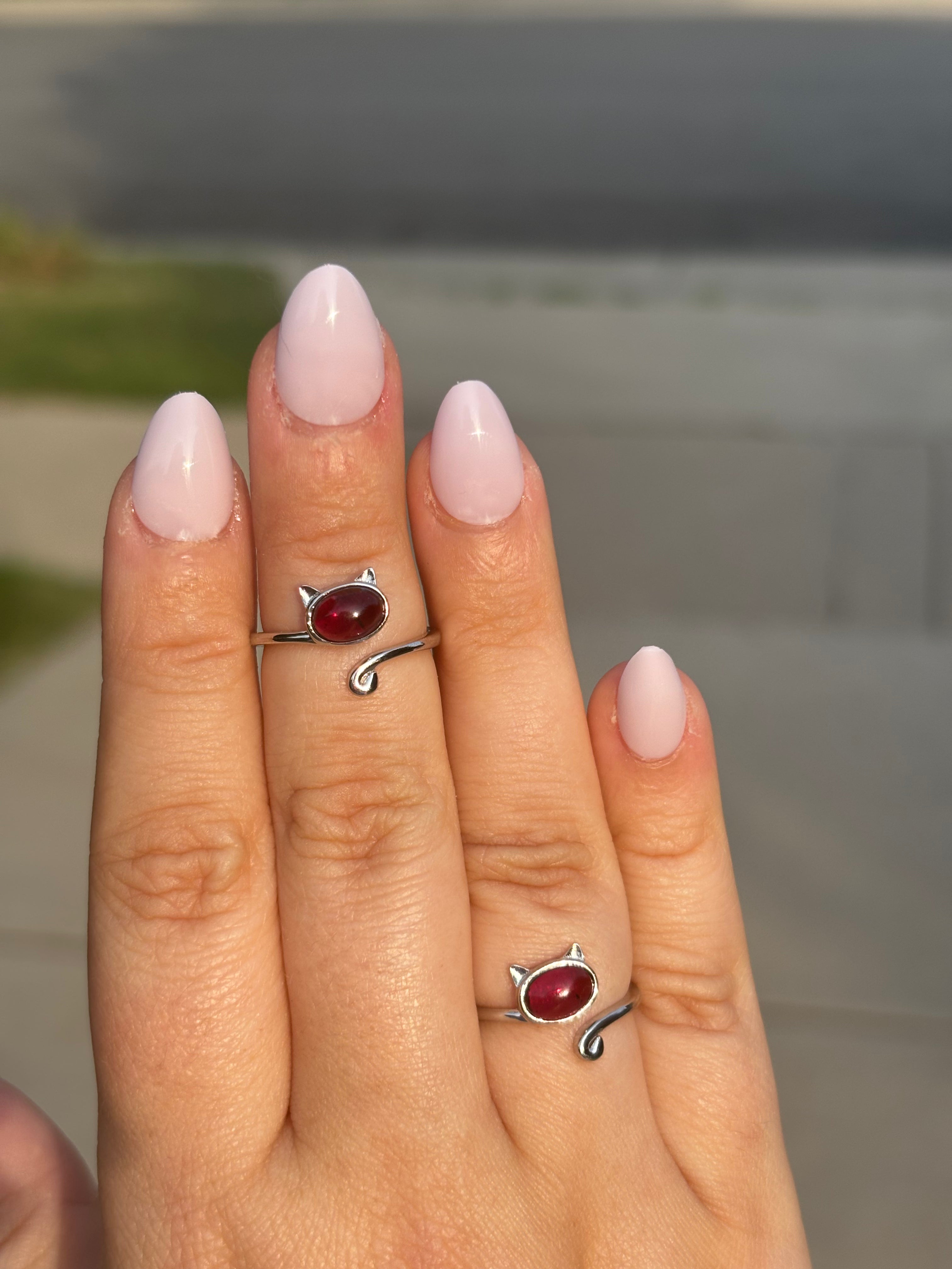Ring - garnet kitty