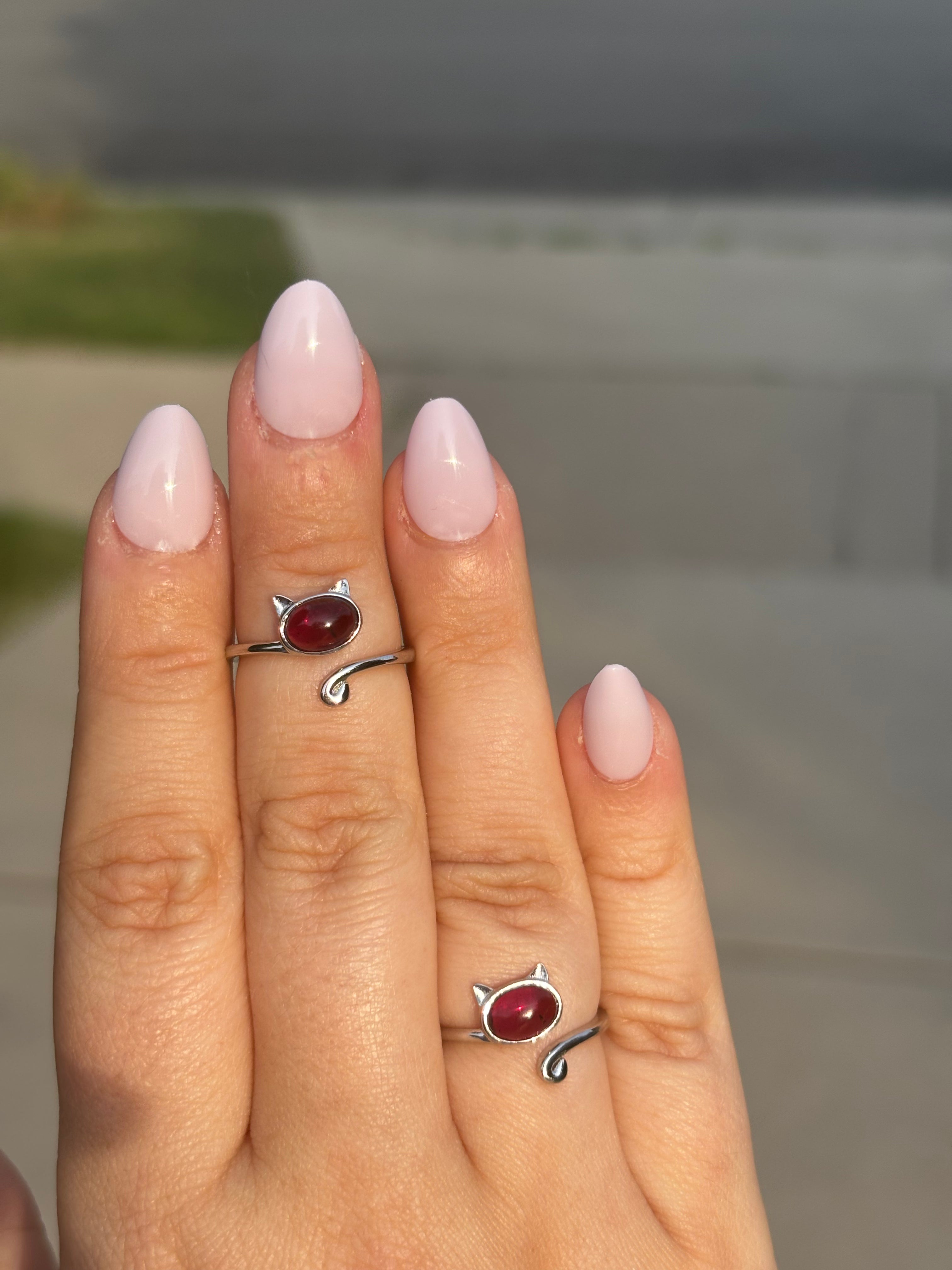 Ring - garnet kitty