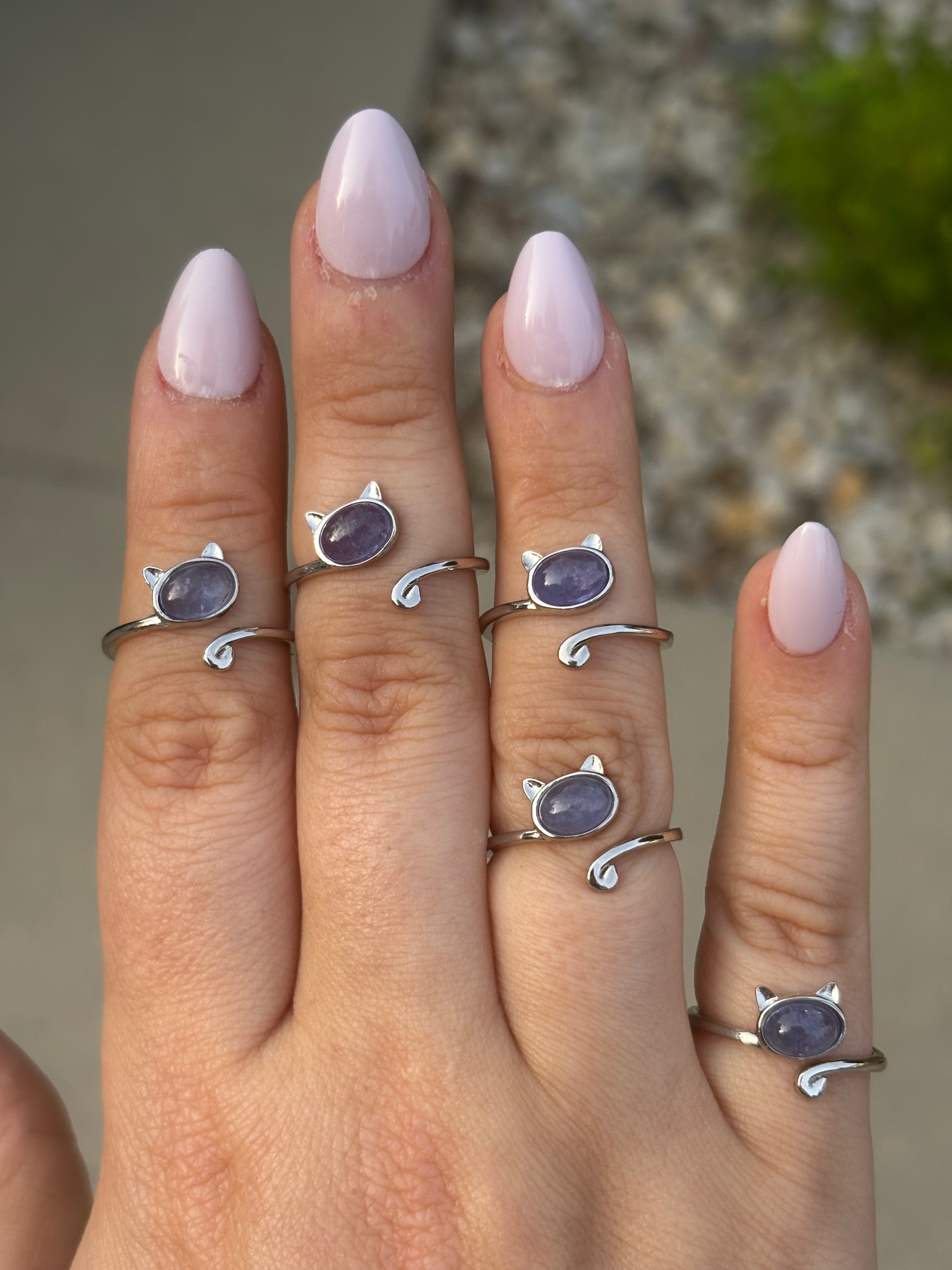 Ring - tanzanite kitty
